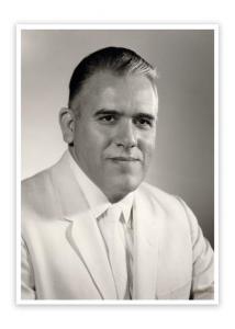 Открытка "Марк Л. Профет" ( в белом костюме )